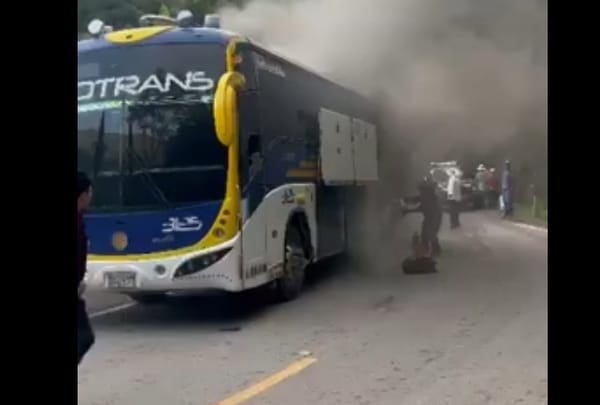 Bus intermunicipal quedó reducido a cenizas en la vía Bucaramanga–Málaga