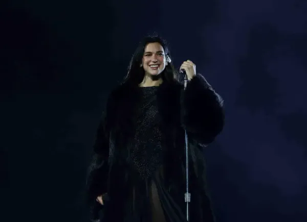 Dua Lipa emocionó a Bogotá con un homenaje inesperado a Shakira