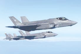 Aviones de combate  sobrevolaron Caracas Nicolás Maduro puede ser  deportado a Estados Unidos