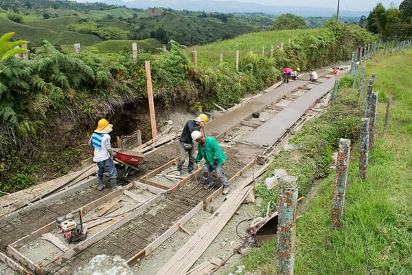 ¿Se están robando la plata de las carreteras veredales? Contraloría prende las alertas