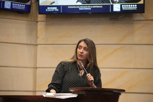 Duras recriminaciones a Petro por los presuntos vínculos entre disidencias de las FARC y funcionarios del Gobierno