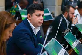 “No llegamos a dormir al Congreso”: Gustavo Moreno lanza ofensiva contra fotomultas y va por la reelección al Senado