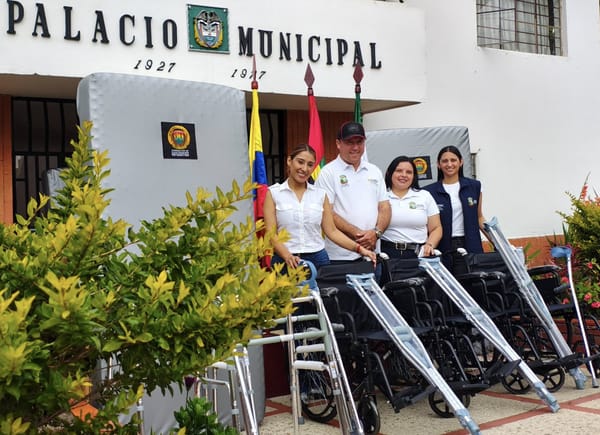 Cumpliéndole a los adultos mayores y personas en condición de discapacidad