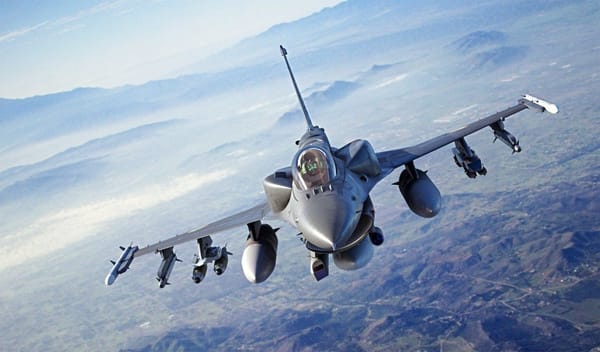 Petro le hizo el feo a los F-16 de EE.UU. y eso emberracó mas a Trump