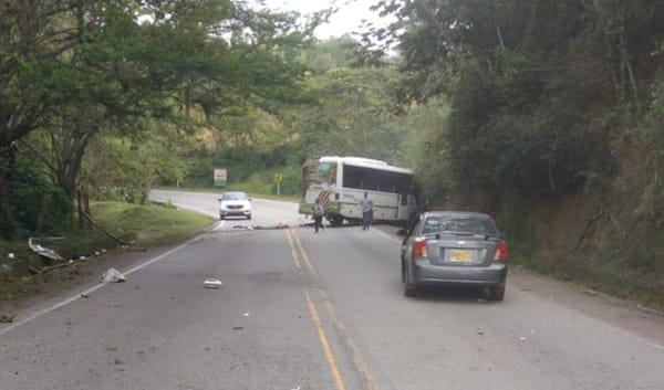 ÚLTIMA HORA Accidente automovilístico en la vía nacional entre Oiba y El Socorro deja una niña fallecida