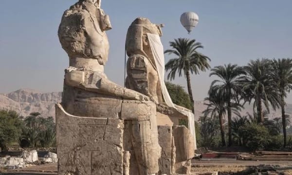 Egipto revela estatuas colosales restauradas de un faraón