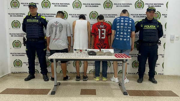 Policía sorprende a cuatro hombres con arsenal de estupefacientes en Floridablanca