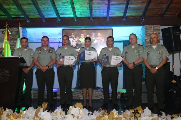 Una noche de gala vistió de honor a los héroes de la seguridad