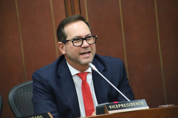 Presidente del Senado tachó de venganza contra el legislativo la eliminación de cuantiosa prima a congresistas