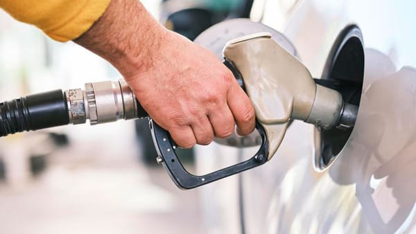 Este domingo baja la gasolina por primera vez en la historia