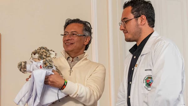 Petro ya compró los regalos que le llevará a Trump a EE.UU.