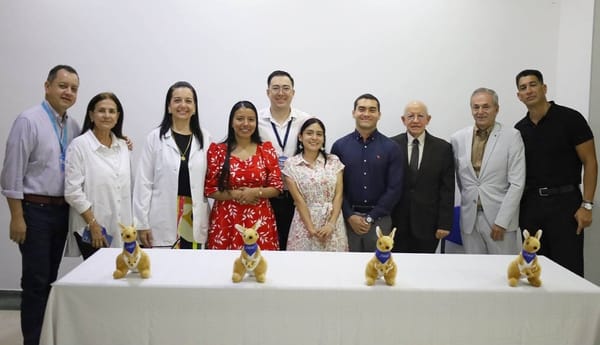 Oficial bienvenida a grupo de residentes en pediatría