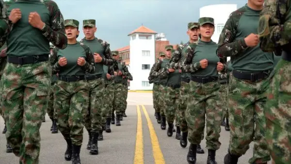 Pilas porque además de salario mínimo vienen mas beneficios para quienes presten servicio militar