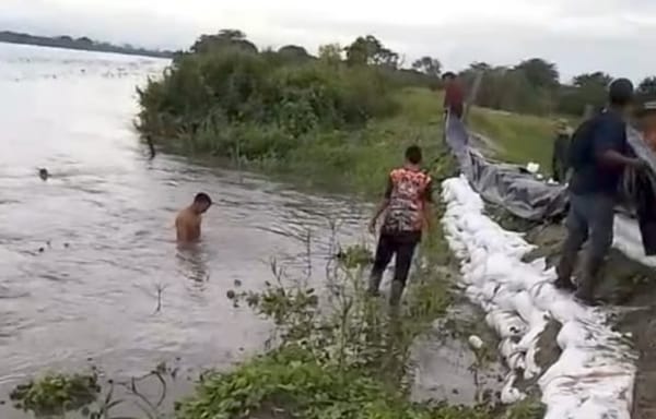 Habitantes del corregimiento de Vijagual, en Puerto Wilches, quieren detener el río con sus propias manos