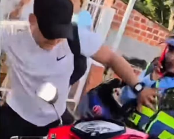 Motociclista detenido tras agredir a cuatro funcionarias del tránsito en Barrancabermeja