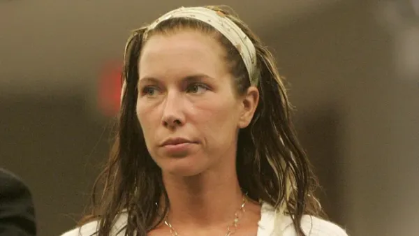 Kim Scott enfrenta cargos tras incidente vehicular en Michigan
