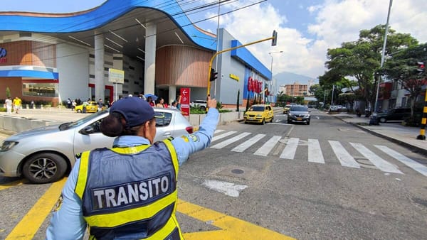 Regulación del tránsito con humanos mientras se moderniza red semafórica