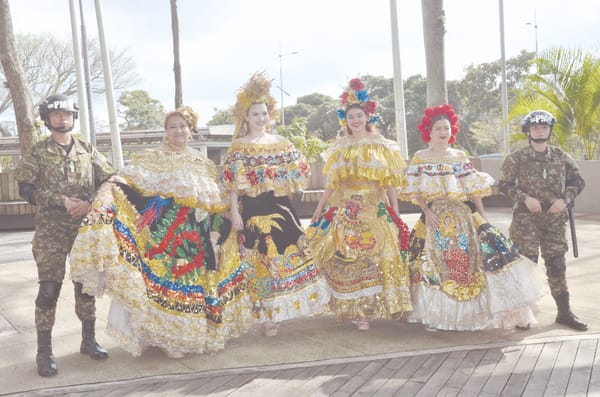 Desfile artístico en el ‘Día de los Periodistas’