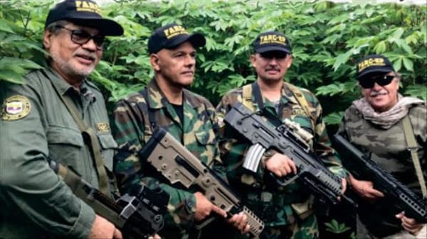 “No hay negociaciones con la Segunda Marquetalia desde 2024”: ¿Estará Petro lavándose las manos tras orden de captura contra la cúpula de esta insurgencia?