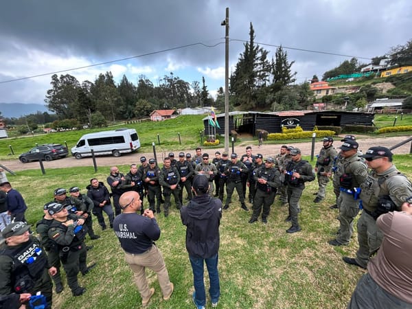 Policías colombianos entrenan con los U.S. Marshals para combatir el crimen transnacional