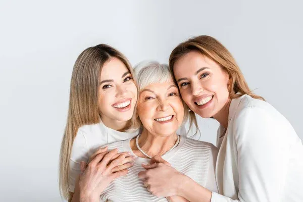 Tres generaciones, un mismo hogar: así han cambiado los hábitos de consumo en Colombia en 60 años