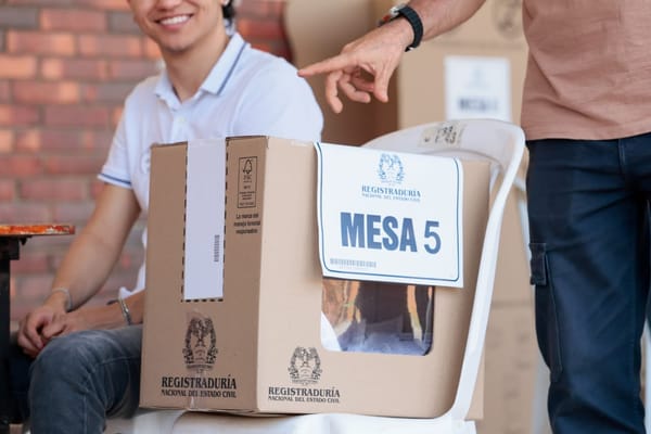 Colombianos residentes en el extranjero empezaron a votar este lunes