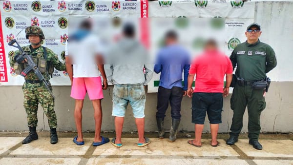Policía Nacional de Colombia golpea tala ilegal en Santander