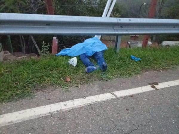 Un muerto y un herido en accidente de moto en la vía Barichara–San Gil