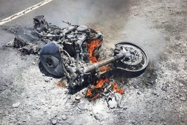 Motocicleta incendiada genera alarma en el centro de Bucaramanga