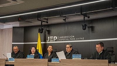 Arrebatar infancias fue una política de facto nacional: JEP imputa a 20 exjefes regionales de las Farc por reclutamiento sistemático de menores
