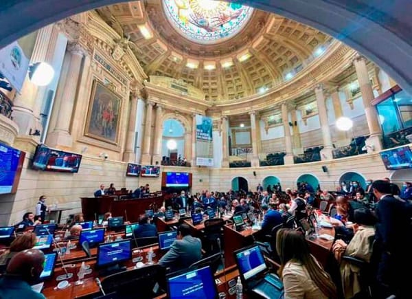 Congreso arma frente contra nueva tributaria y cuestiona presión del Gobierno