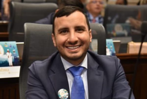 Este es el congresista azul al que castigaron duramente por anunciar apoyo a Iván Cepeda
