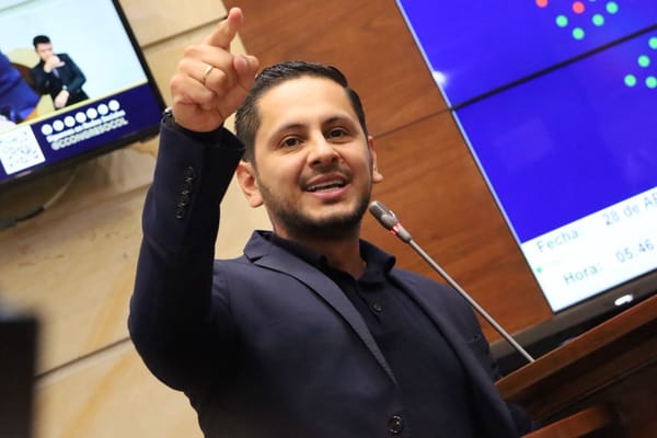 “Mi papá fue parapólítico… y ya pagó”: la respuesta de un senador al ser cuestionado por el pasado de su familia