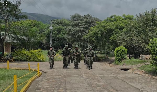 Sírvale a la patria y estudie en la   Escuela Militar de Soldados Profesionales
