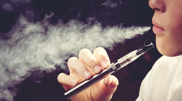 Dos adolescentes quedaron inconscientes tras consumir cigarrillo electrónico adulterado