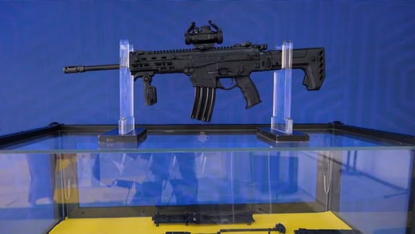 Presentan el fusil “Jaguar”: el nuevo armamento colombiano