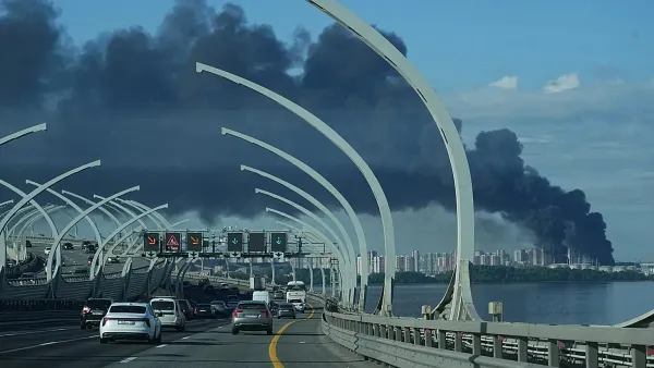 Ucrania golpeó terminal petrolera en San Petersburgo