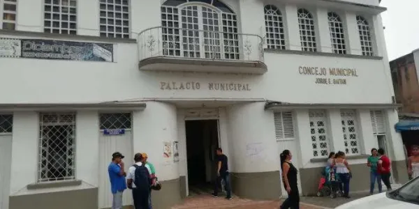 Sancionan a exconcejales de Barbosa por robarse a la oposición su lugar en la mesa directiva