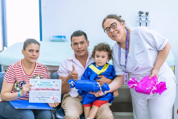 Nuevos graduados del Programa Madre Canguro HUS