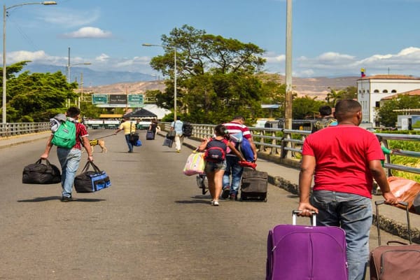 Cerca de 18.000 personas se vieron afectadas por desplazamiento y confinamiento durante mayo en el país