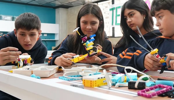 Estudiantes del Colegio Aspaen Cantillana de Piedecuesta con triple titulación internacional