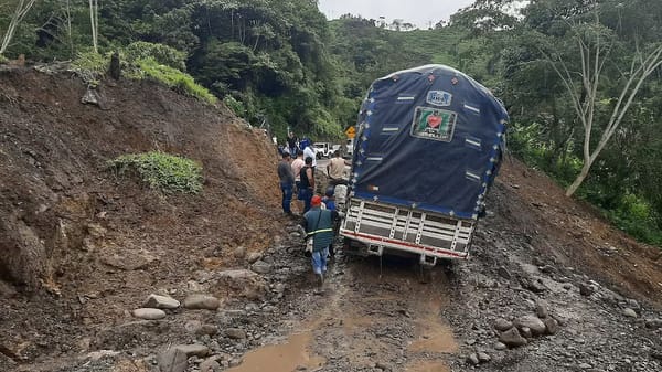 Lluvias causan taponamiento en la Transversal del Carare