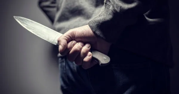 Con cuchillo y antecedentes por irrespeto a la autoridad, cayó agresor de policía en Floridablanca.