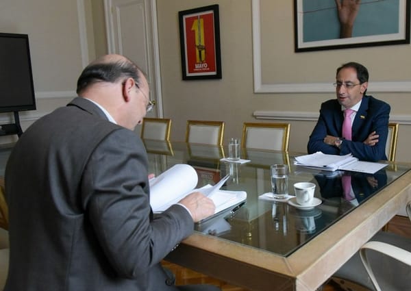 El empalme se convirtió en un ring político: Petro y De La Espriella anteponen el protagonismo a una transición responsable
