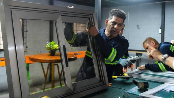 Gobierno nacional adopta medidas para fortalecer la industria del vidrio