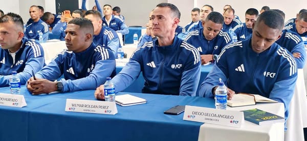 Árbitros FIFA y categoría A se preparan en Bucaramanga