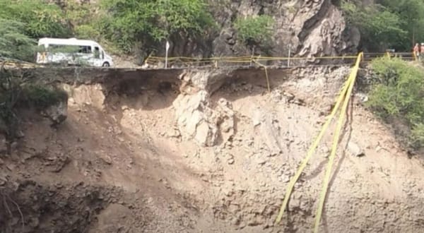 Autoridades restringieron el tránsito de vehículos de carga pesada en la vía Bucaramanga-Barbosa