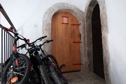 Hallan los cuerpos de cinco recién nacidos en una vivienda