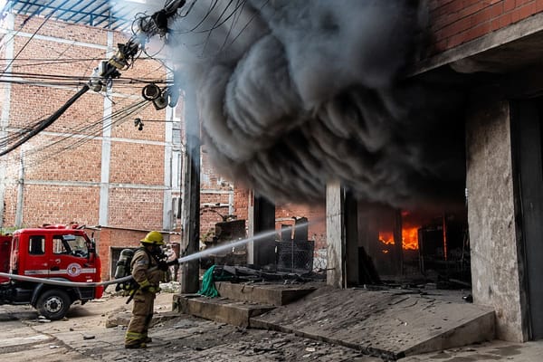 Identificado hombre calcinado en incendio de una ferretería en Piedecuesta
