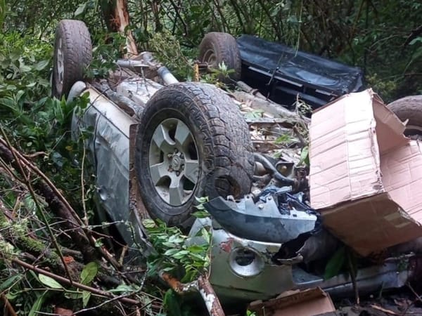 Cuatro personas sobrevivieron de milagro tras caer 80 metros a un abismo en Santander